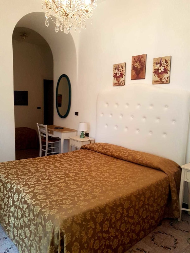 Economy Triple Room - Photo 1