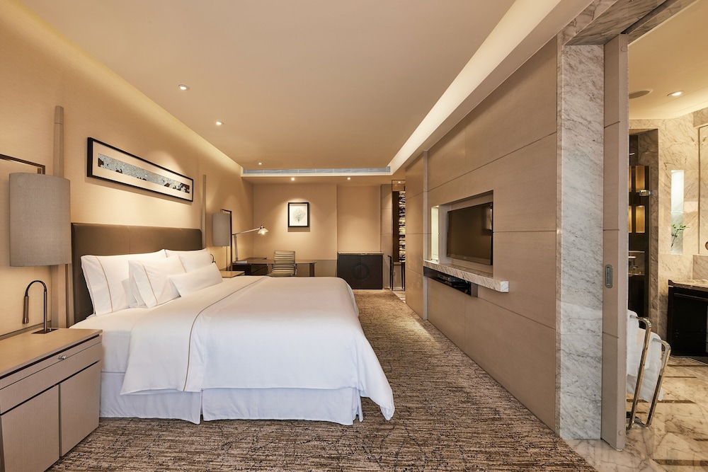 Room, 1 King Bed, River View photo 1