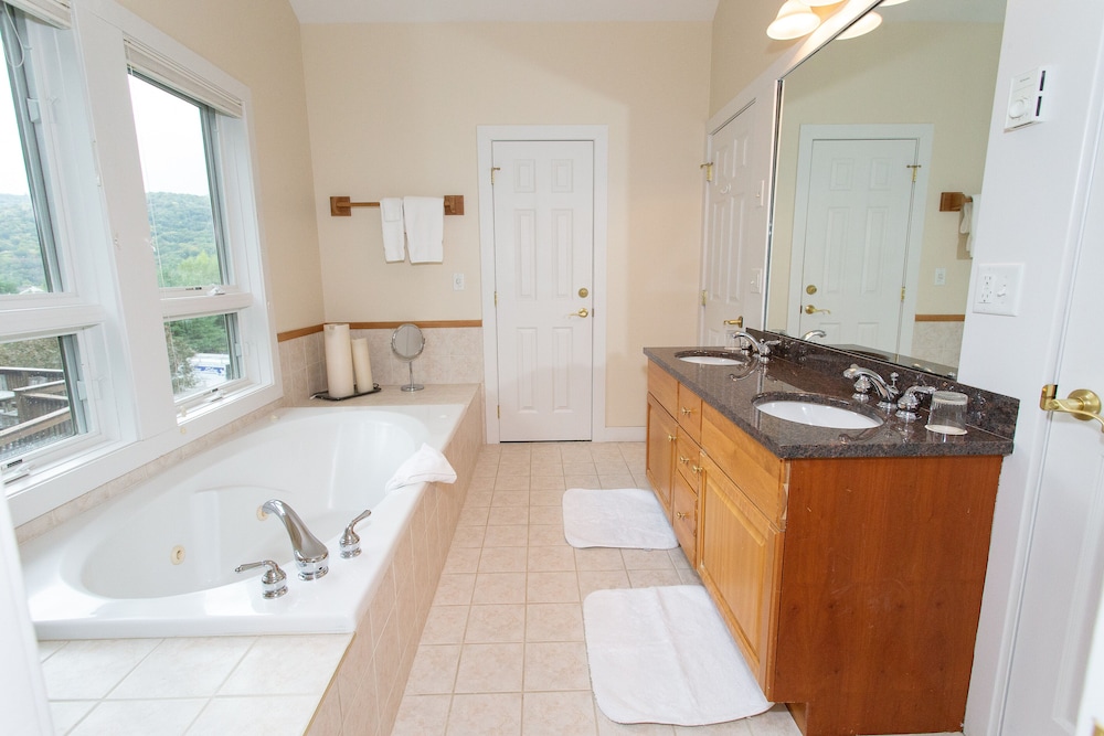 Three Bedroom Resort Home 646A photo 2