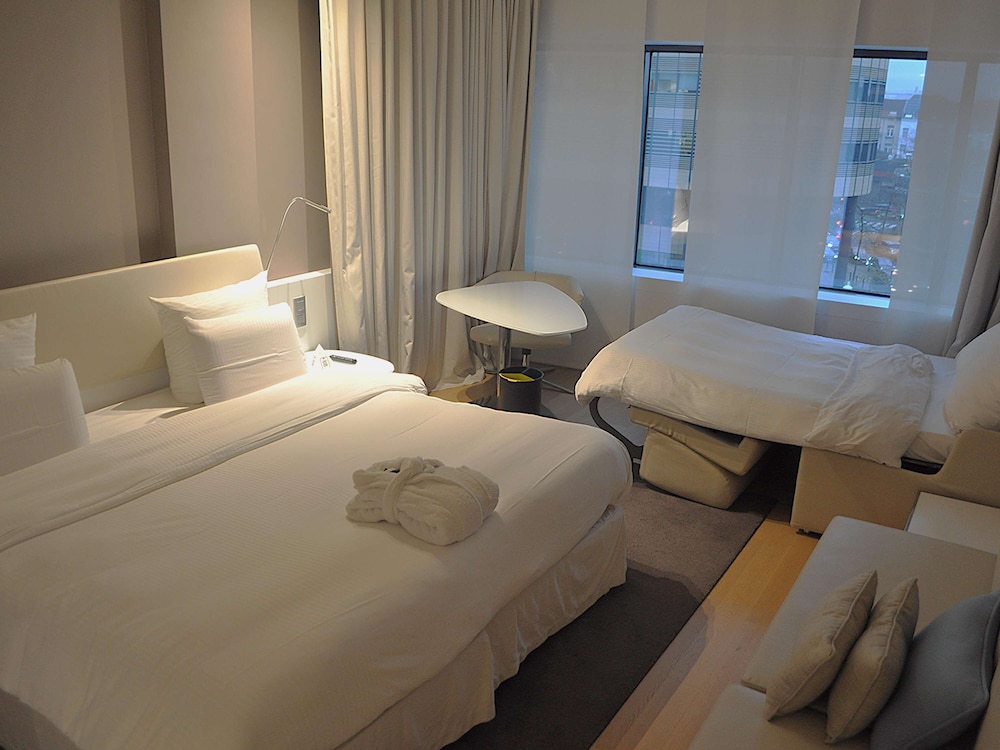 Family Room, 1 King Bed with Sofa bed, City View
