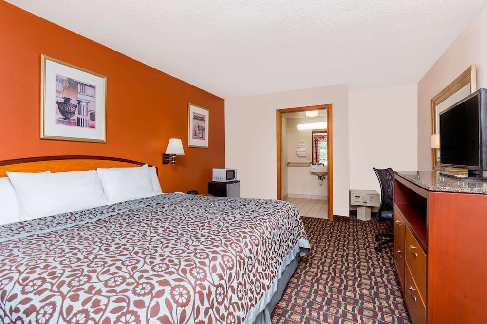 Standard Room, 1 King Bed - Photo 1