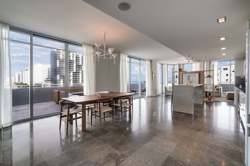 Three Bedroom Penthouse with Rooftop Terrace photo 1