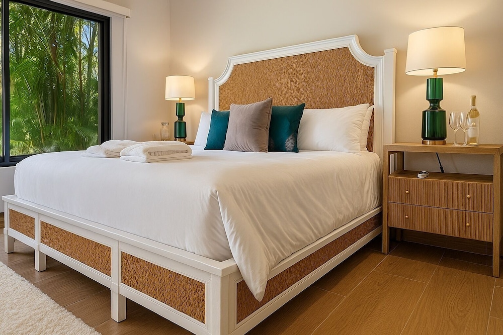 Deluxe Room, 1 King Bed, Non Smoking, Garden View photo 1