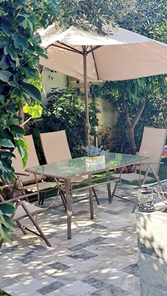 Relax in Elliniko Hidden Gem-vintage Bungalow With Garden and Hot Tub in an Iglo, Billede 21