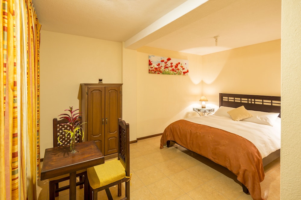 Standard Room, 1 Queen Bed