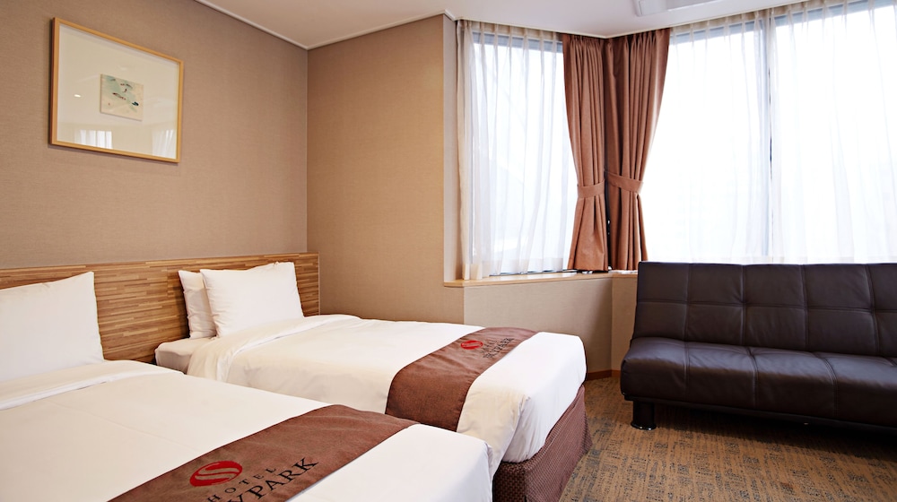 [Rta K-Ramyun Pkg (Free)] Triple Room (Room+ One-Time Coupon For Free Ramen (By Number Of Pax)) photo 2