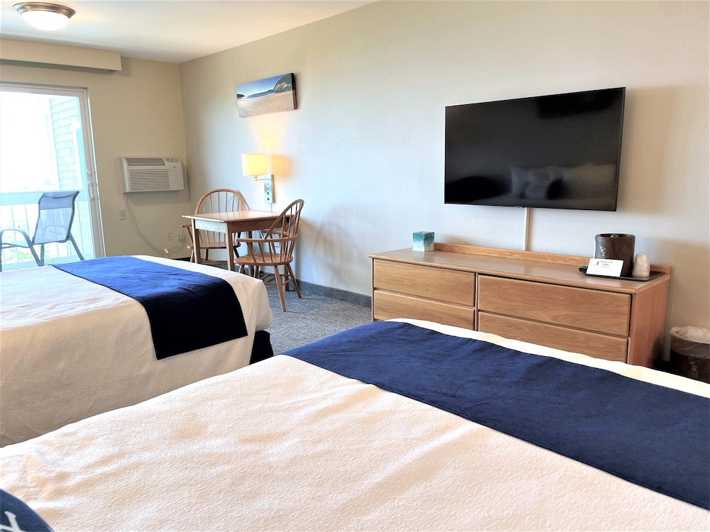 Superior Room, 2 Queen Beds, Balcony, Ocean View (3rd Floor NON-PET)