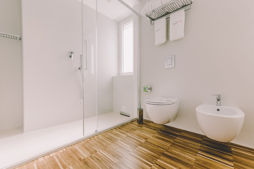 Luxury Suite, Multiple Beds, Sea View