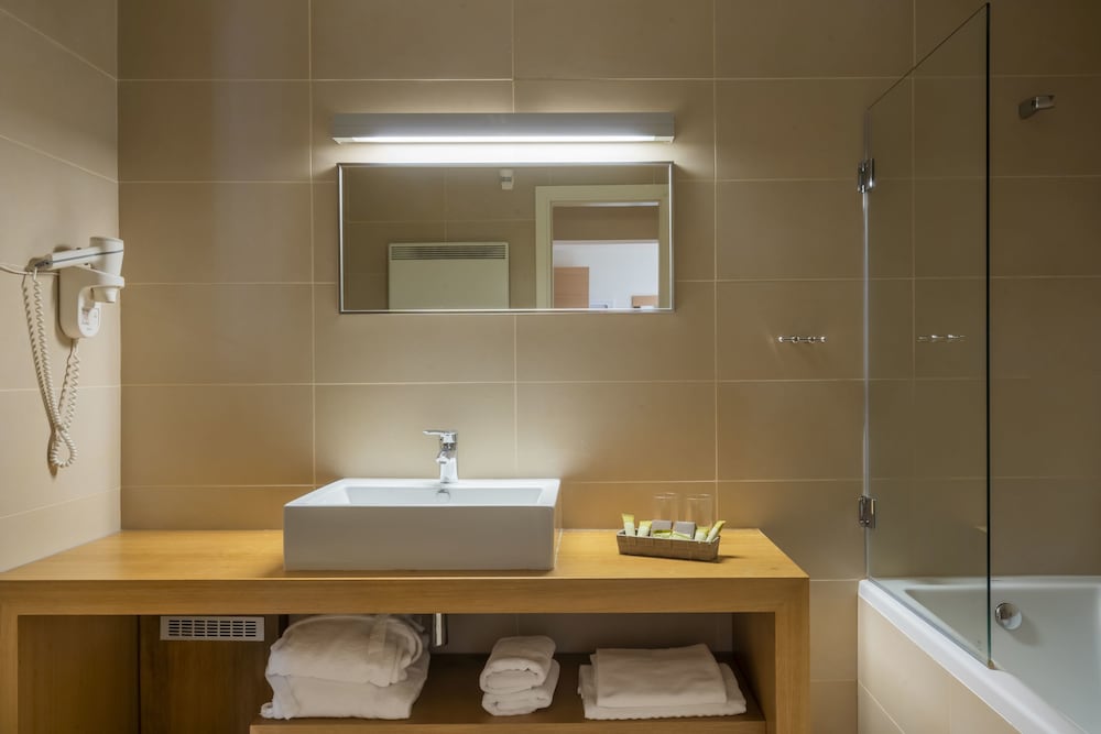 Executive Suite - Photo 15