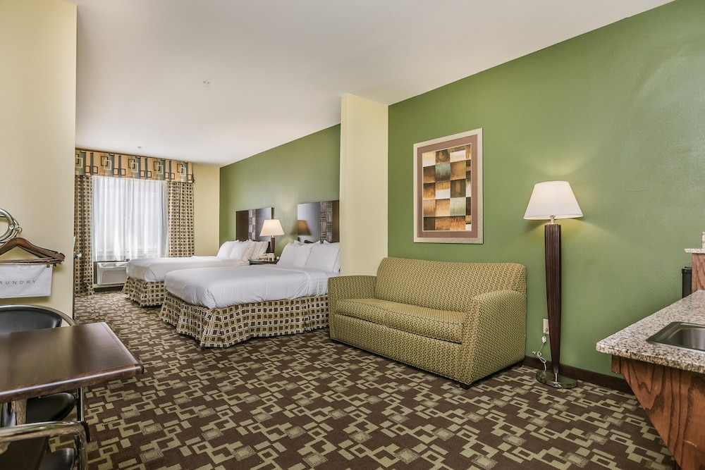 Suite, Multiple Beds - Photo 3