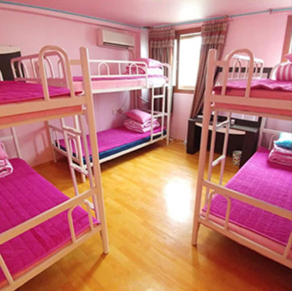 Shared Dormitory, Women only photo 1