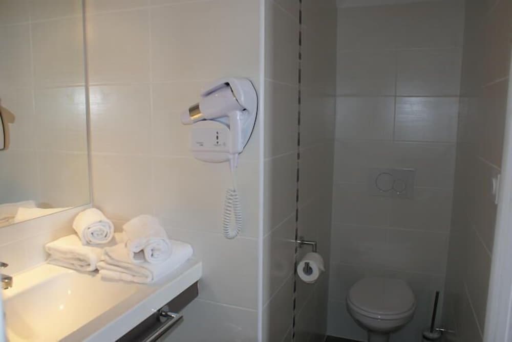 Double Room, 1 Queen Bed photo 3