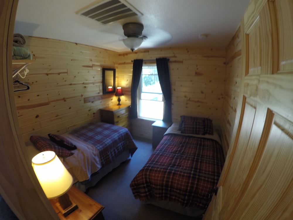 Cabin, 3 Bedrooms (Tamarack) photo 1