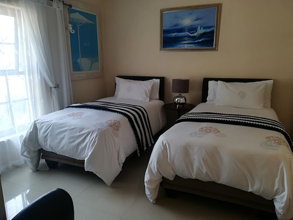 Room - Photo 2