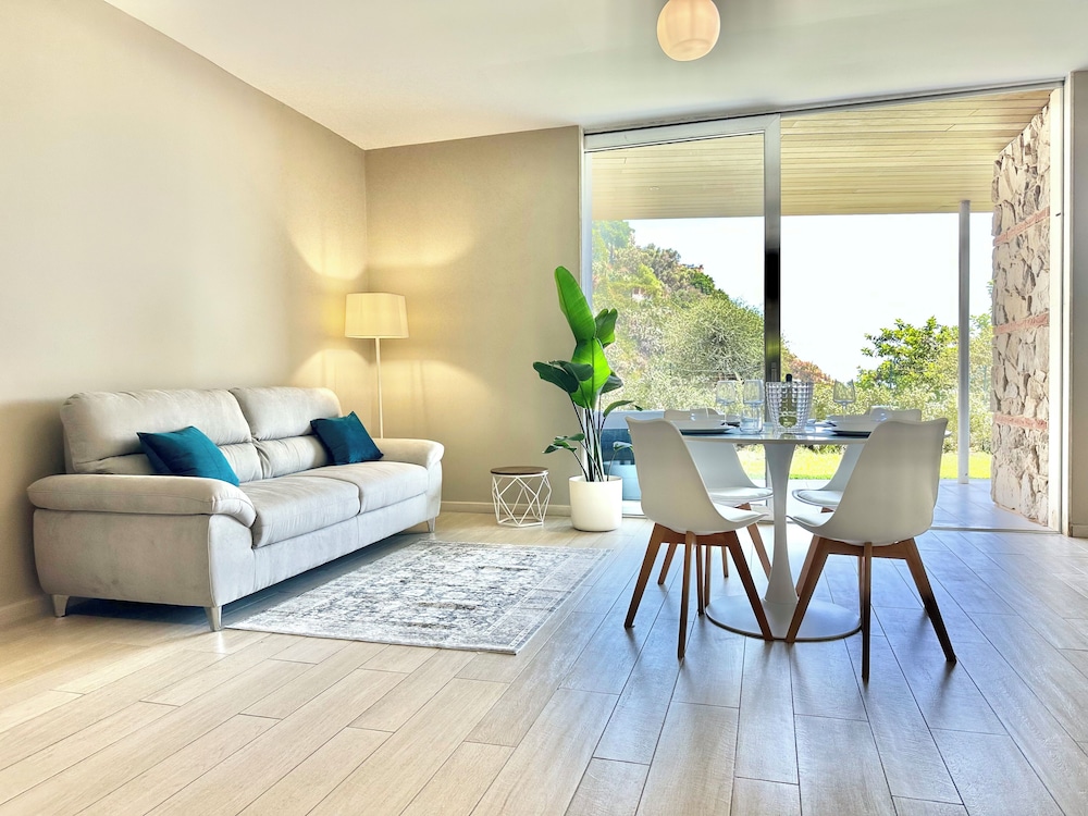 Superior Apartment, Hot Tub, Garden View photo 3