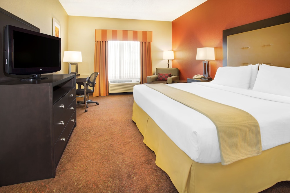 Standard Room, 1 King Bed, Accessible (Comm, Accessible Tub) - Photo 1