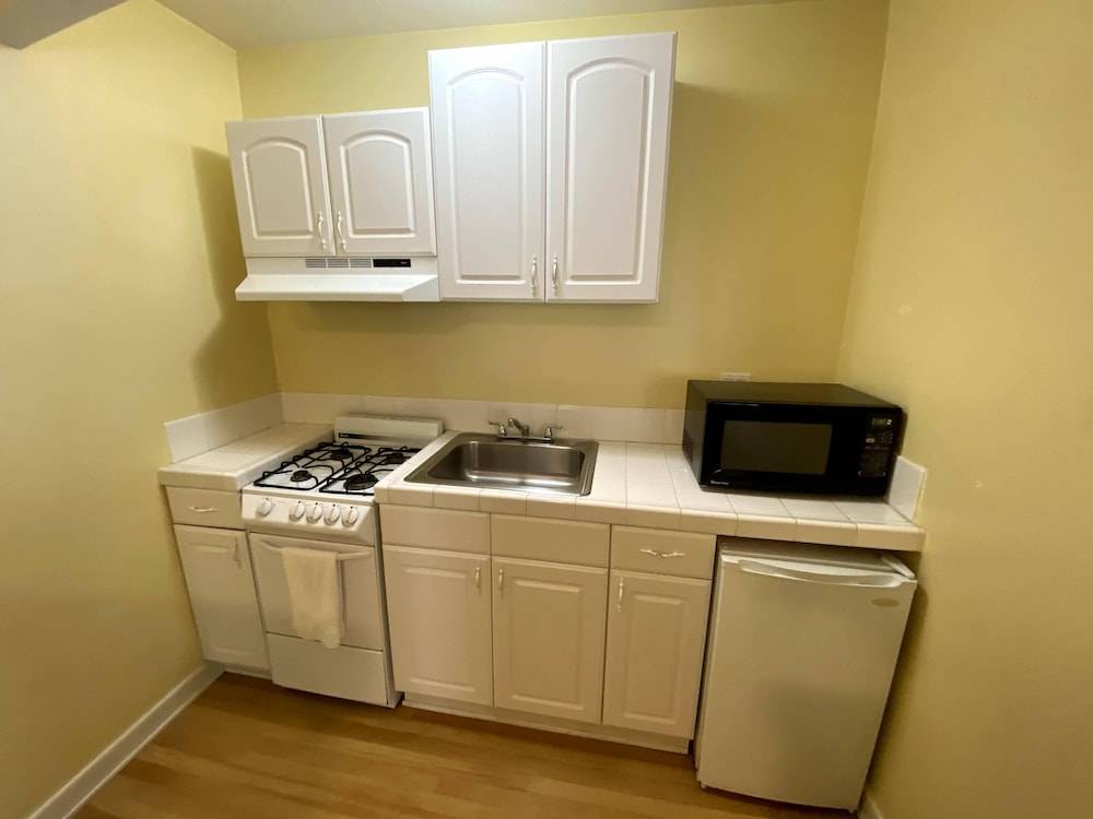 Executive Room, 2 Queen Beds, Kitchen thumbnail 5