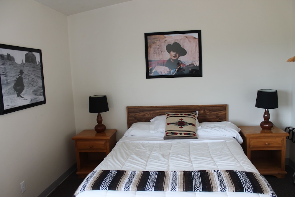 1 Queen Bed, Sleeps 2