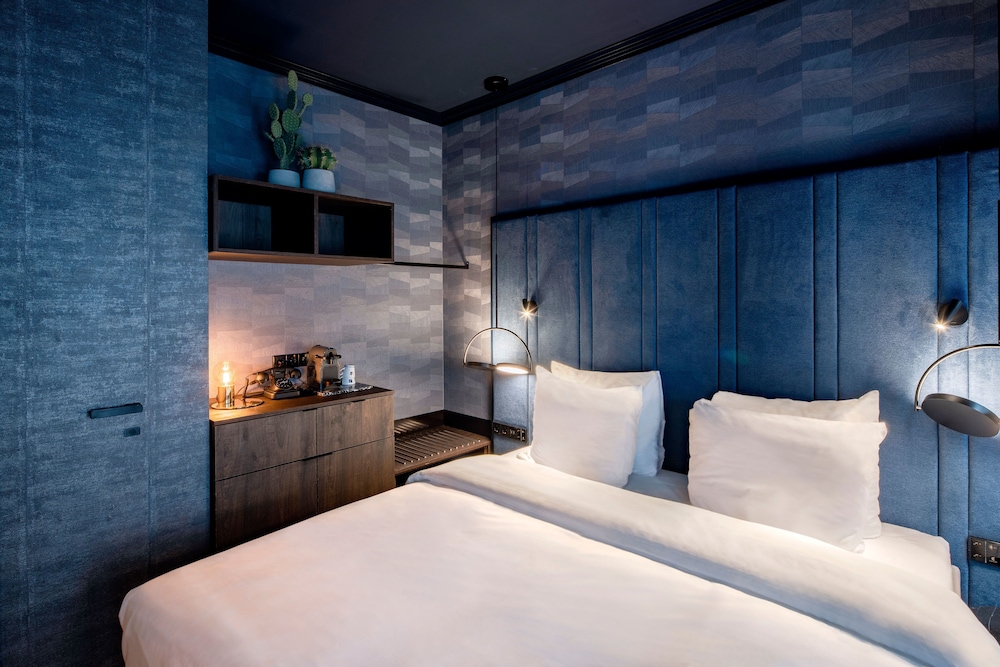 Double Room, 1 King Bed