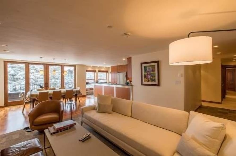 Condo, 3 Bedrooms