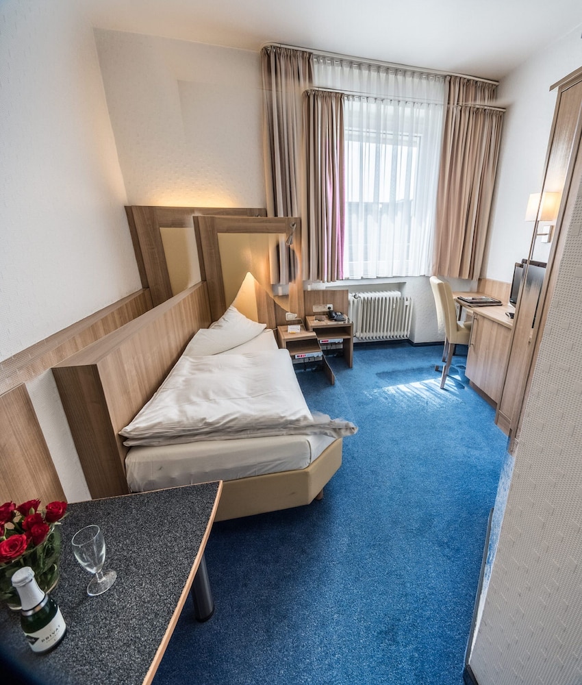 Single Room photo 2