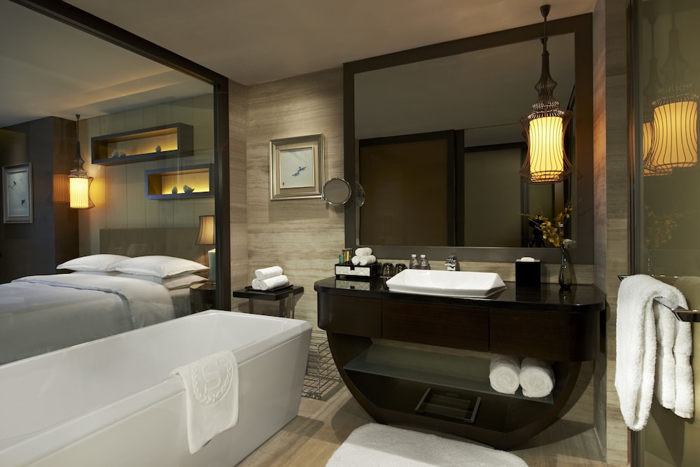 Executive Room, 1 King Bed - Photo 5