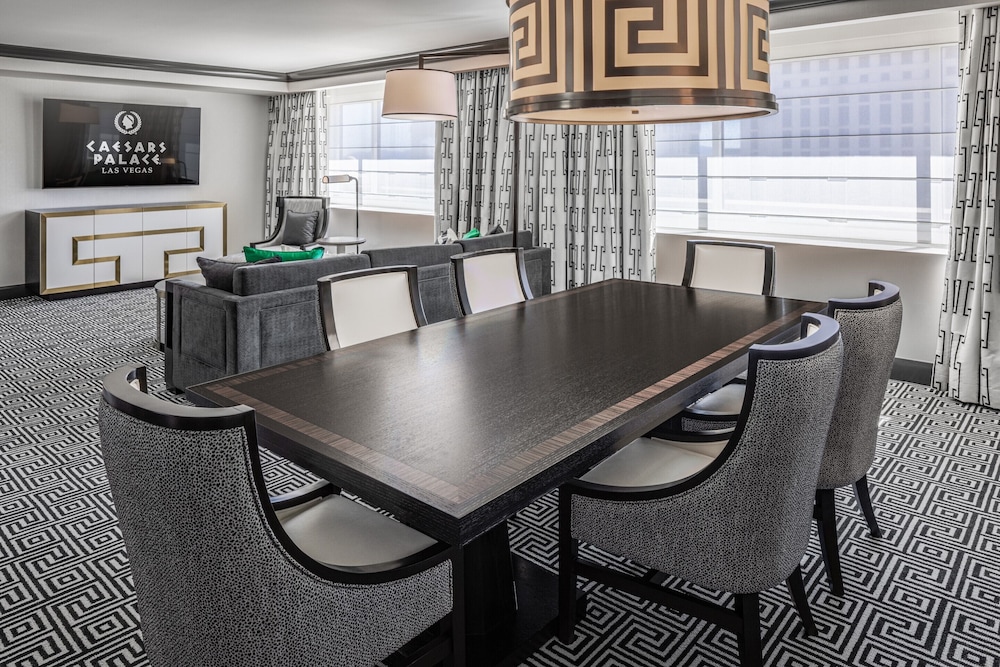 Colosseum Premium Suite 2 Queen - Photo 3
