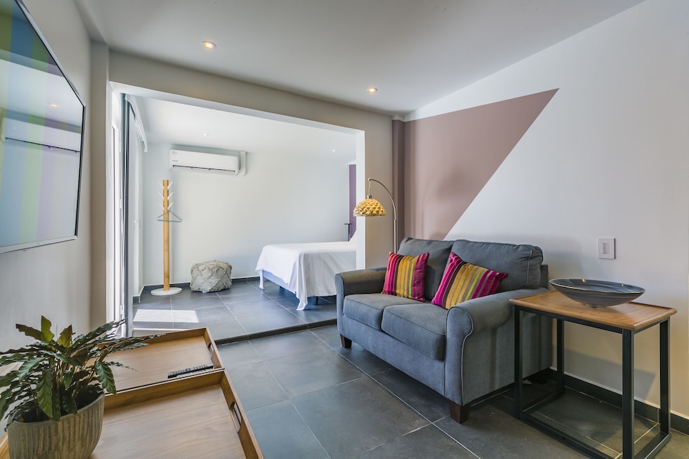 Premium Apartment, 1 Bedroom, Kitchen, Poolside photo 3