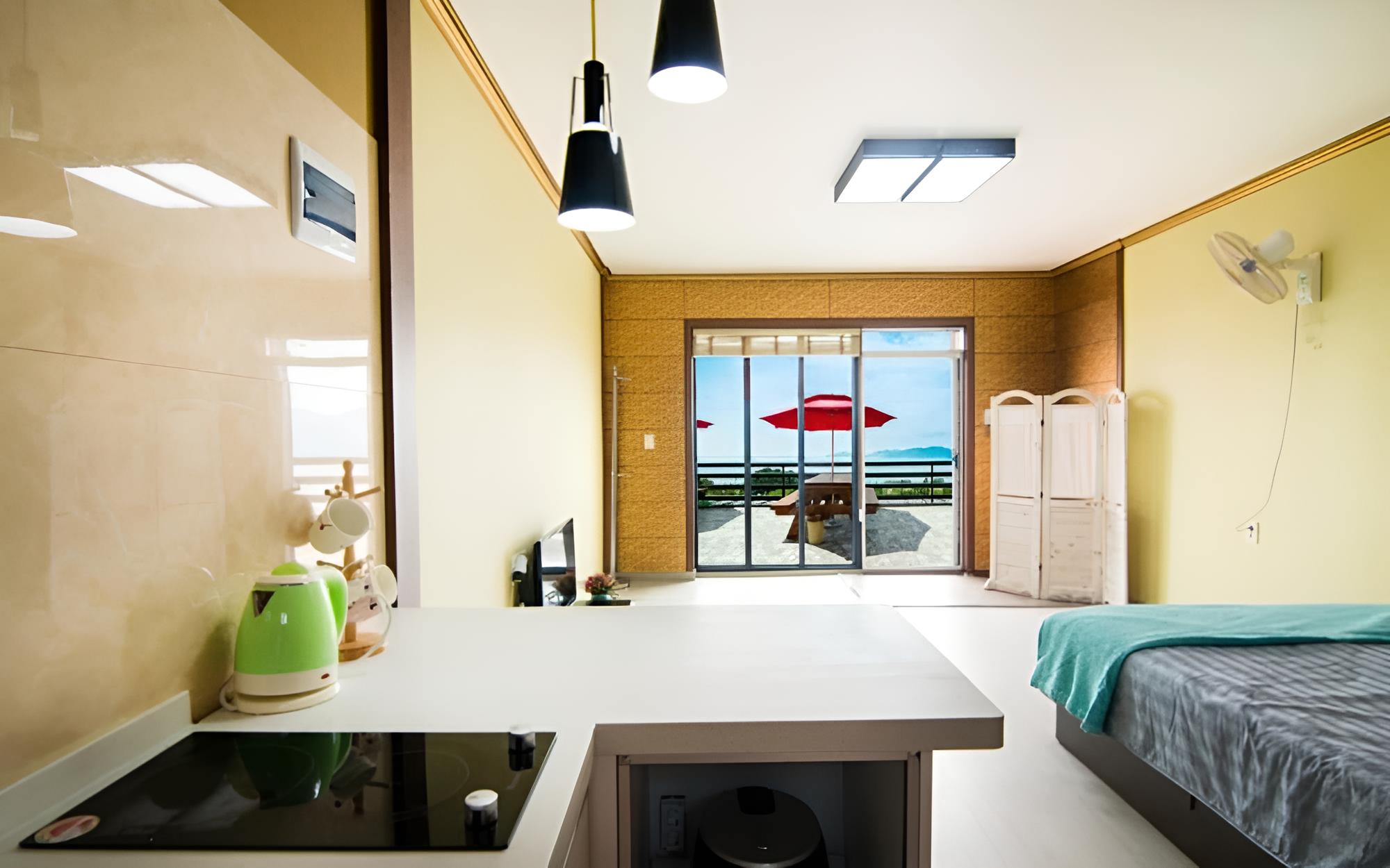 Room (Star 103)