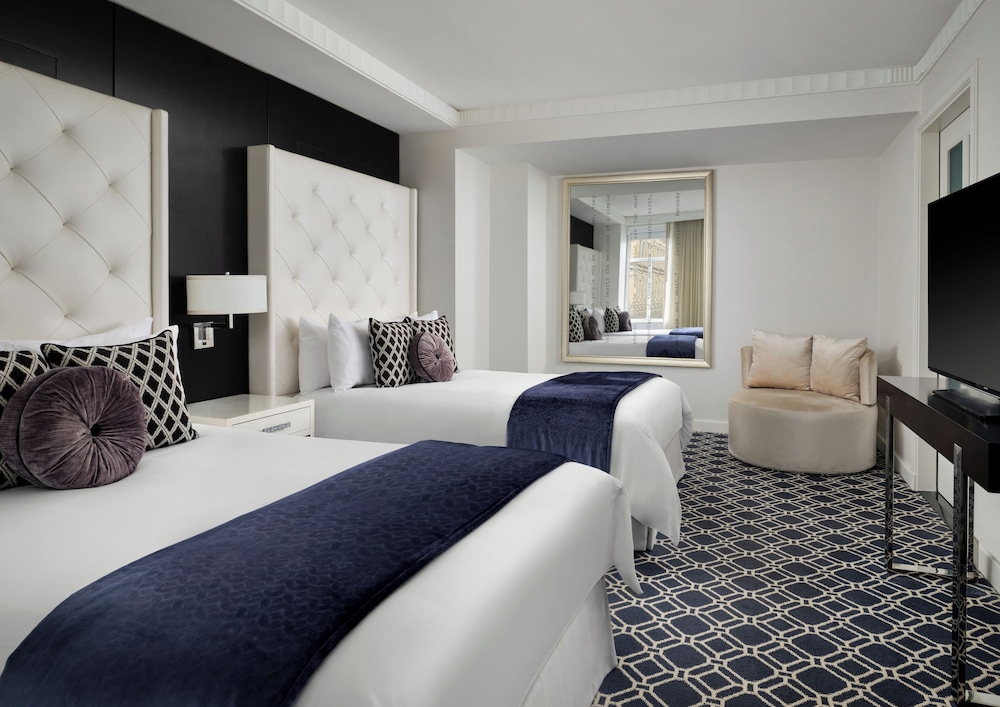 Suite, 2 Double Beds, City View