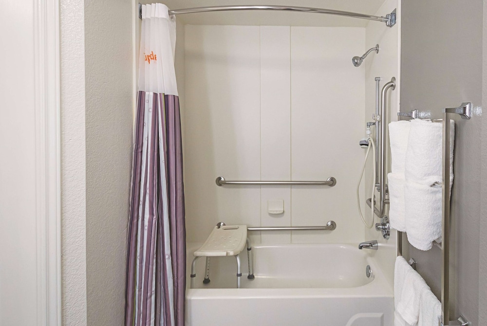 Room, 1 King Bed, Accessible, Non Smoking (Mobility/Hearing, Tub w/Grab Bars) - Photo 1