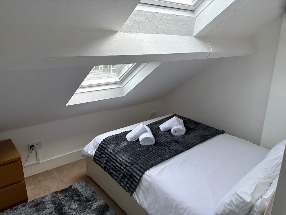 Standard Studio, Ensuite (Large) photo 1