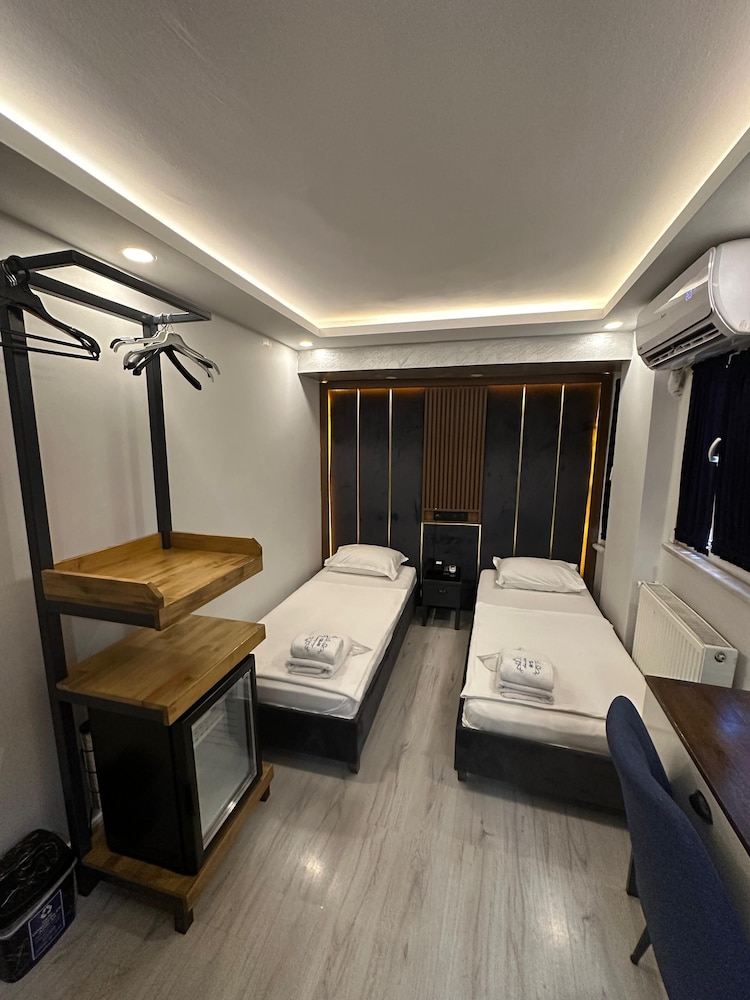Economy Twin Room photo 1
