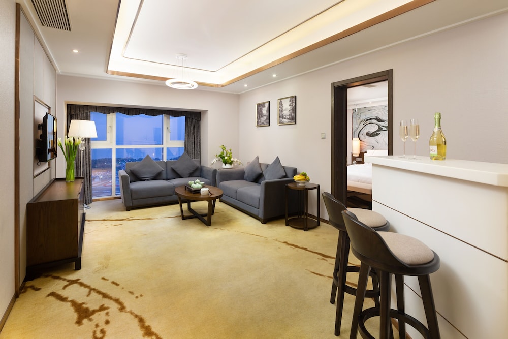 Deluxe Family Room, 2 Bedrooms, Ocean View photo 2