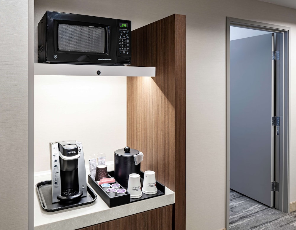 Deluxe Suite, 1 Bedroom - Photo 2