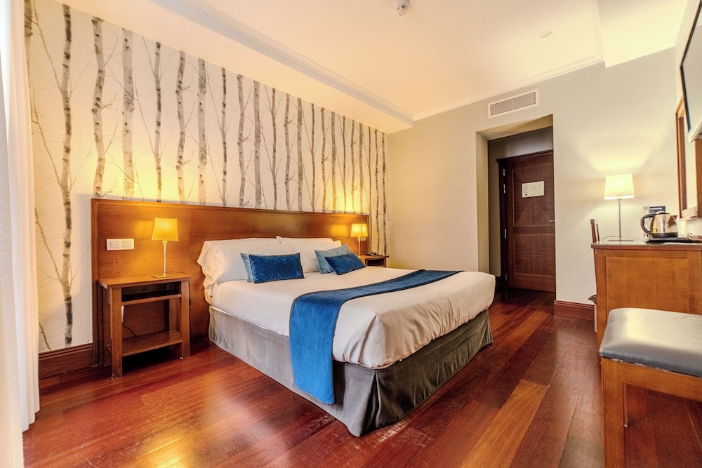 Double or Twin Room - Photo 6