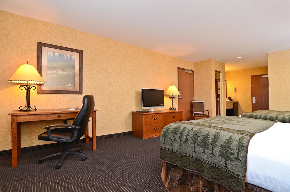 Standard Room, 2 Queen Beds, Non Smoking, Refrigerator & Microwave - Photo 3