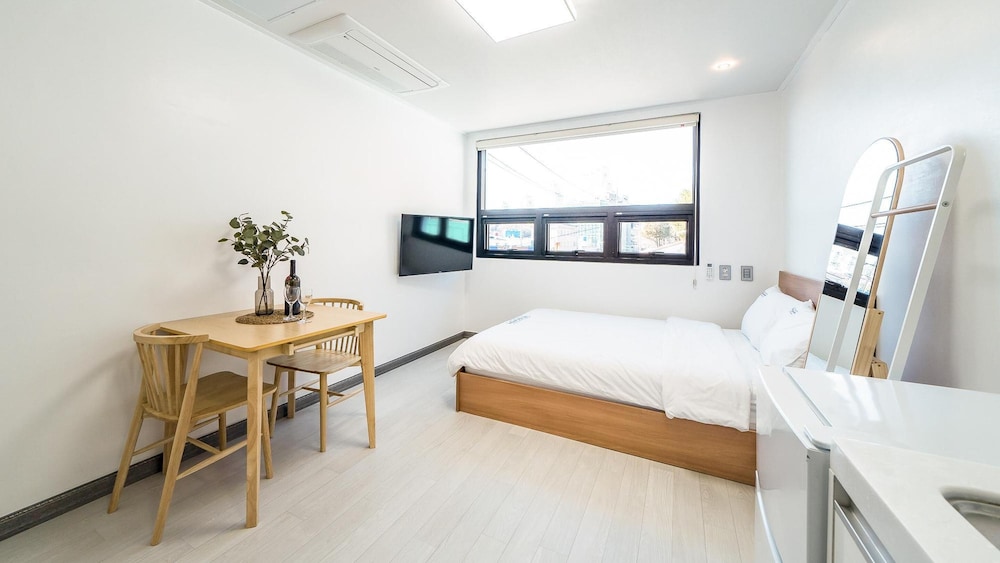 Basic Room, 1 Bedroom (302) - Photo 12
