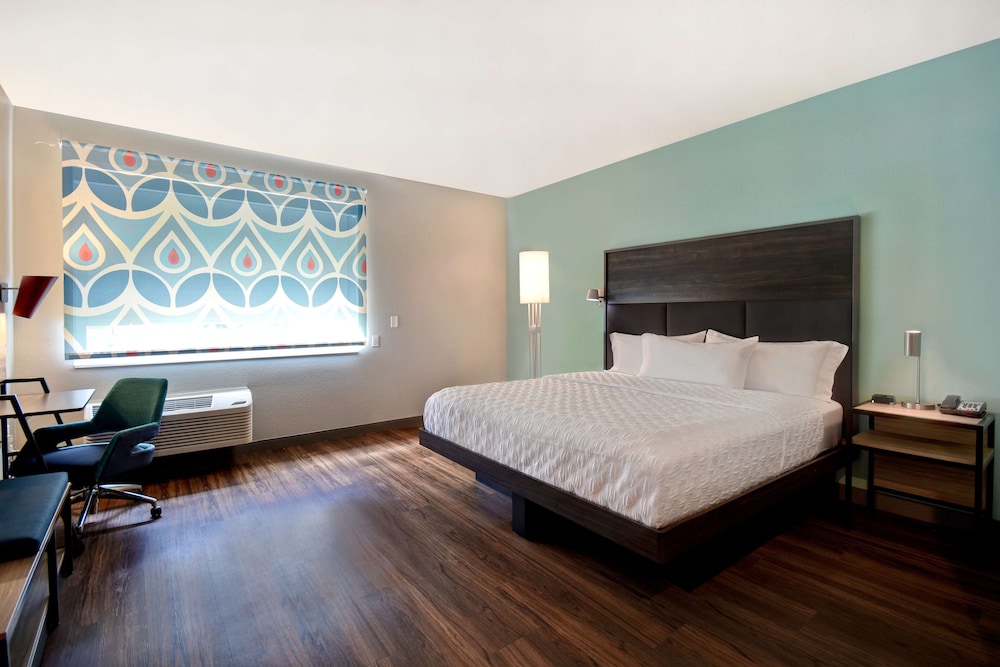 Room, 1 King Bed, Accessible, Bathtub - Photo 5