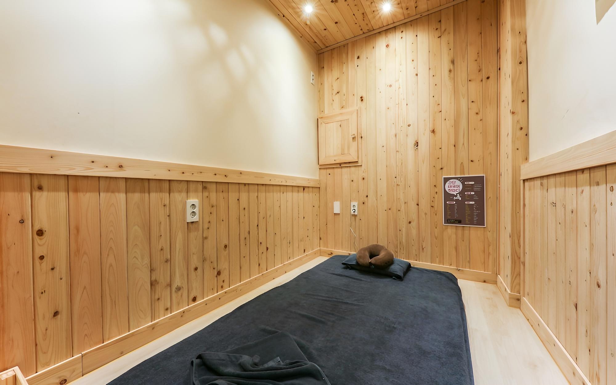 Room (Accommodation for 1 person Massage pa) - Photo 1