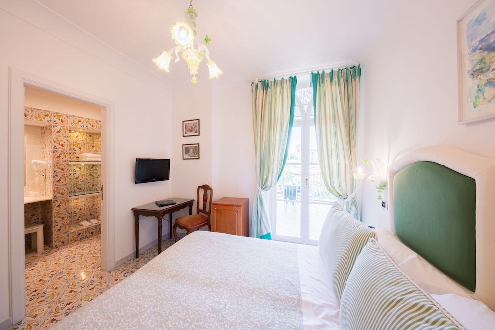 Standard Double or Twin Room - Photo 2