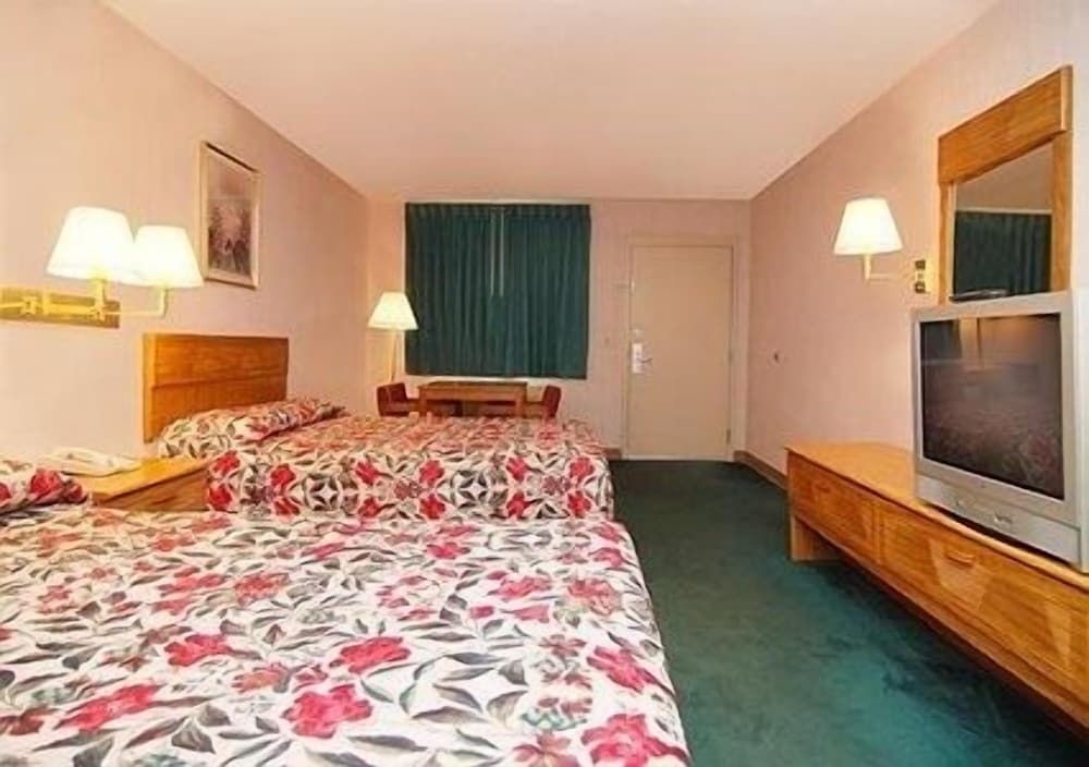 Standard Double Room, 2 Double Beds, Non Smoking - Photo 1