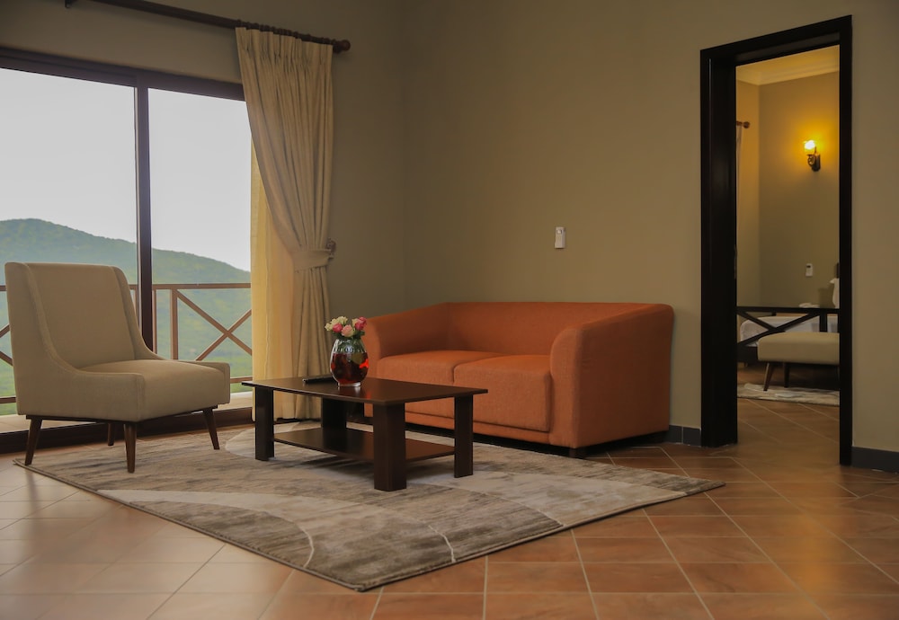 Family Room, Garden View photo 3