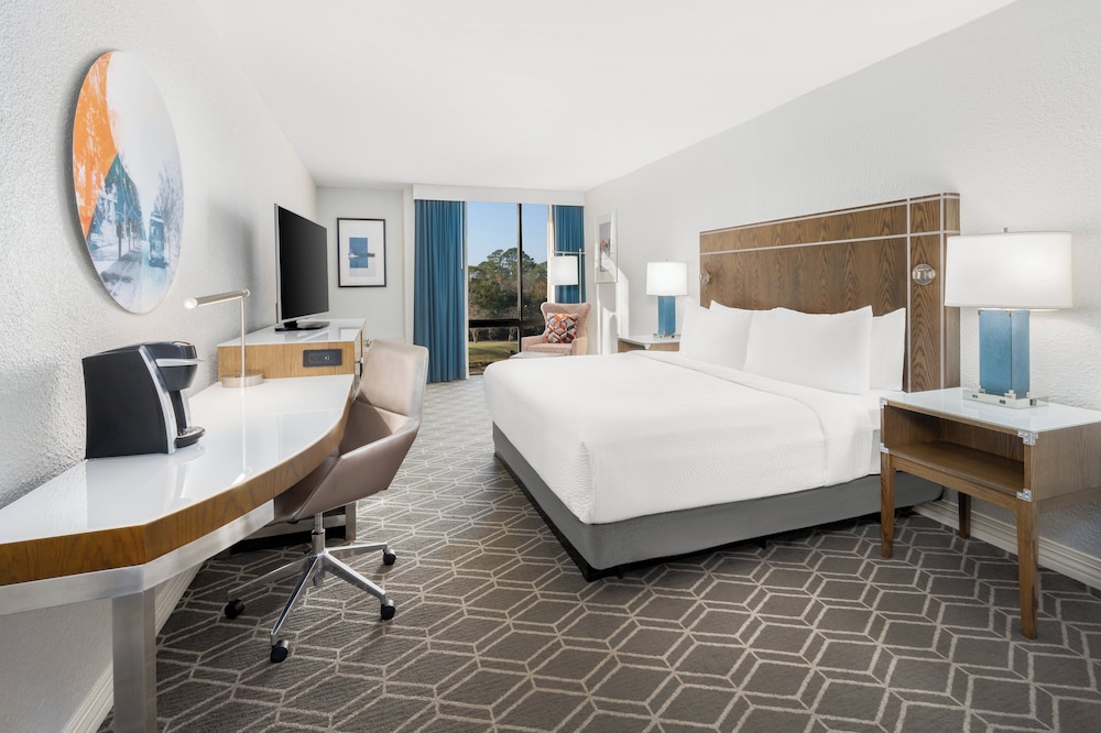 Premium Room, 1 King Bed (High Floor) - Photo 1