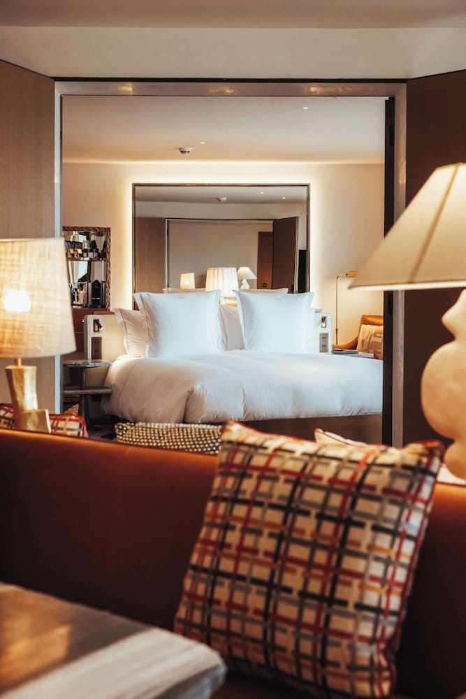 Signature Suite, 1 Double Bed, Air conditioning photo 3