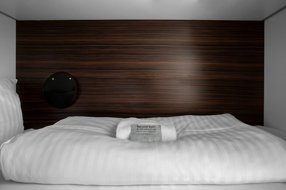 4 Bed Private Room with Private Bathroom photo 2