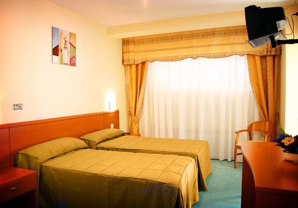 Double Room Single Use - Photo 2
