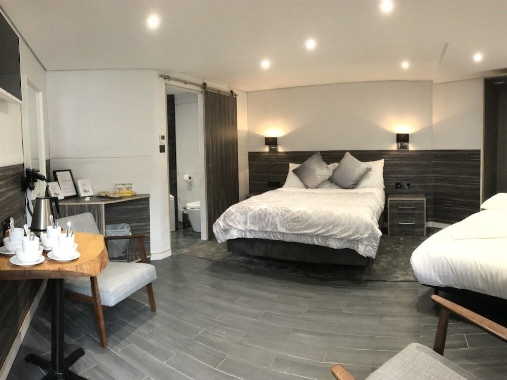 Executive Double Room, Ensuite, Courtyard View
