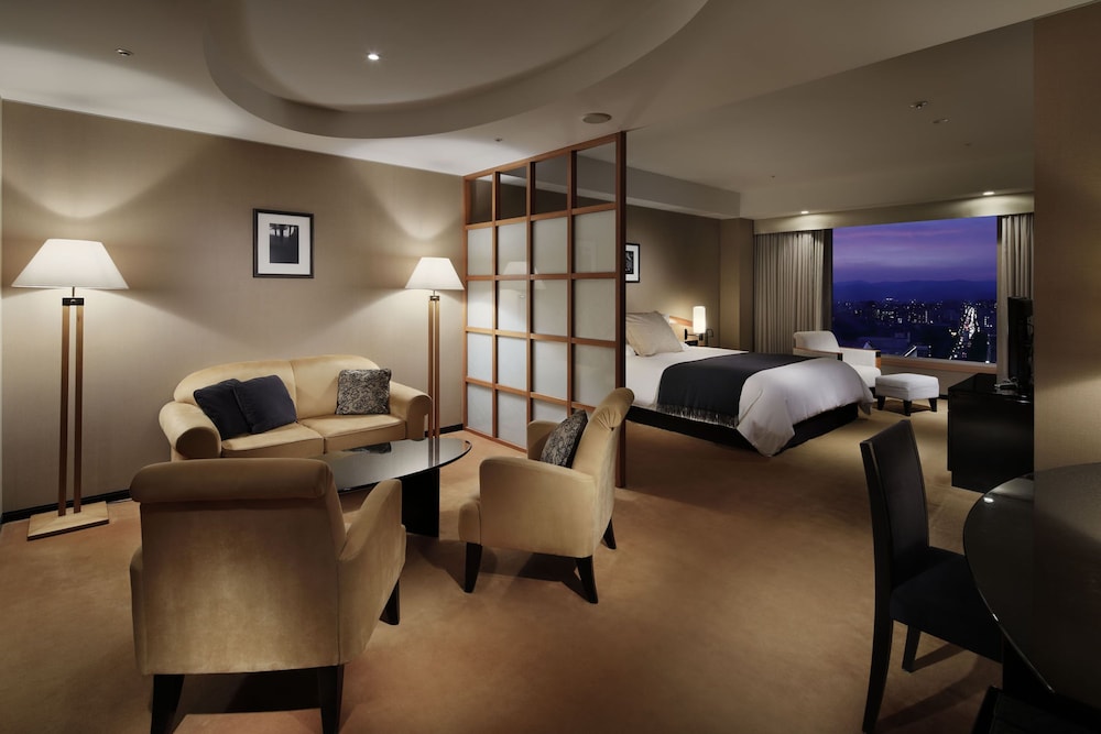 Smoking, 2 Twin Beds, Semi-Suite with Club Lounge Access - Photo 2