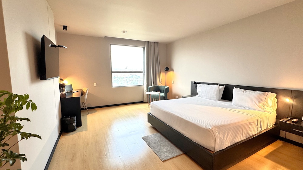 Deluxe Double Room, 1 Queen Bed - Photo 1